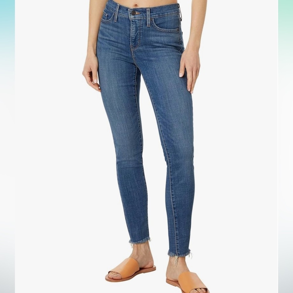NWT Levi's Women's 311 Shaping Skinny Jeans. Medium/dark wash. 6 (28x30)